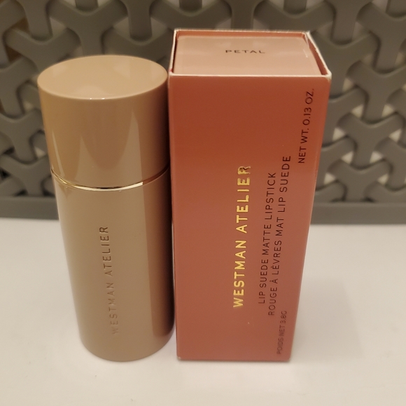 Westman Atelier Lip Suede Hydrating Matte Lipstick with Hyaluronic Acid PETAL. - Picture 8 of 9